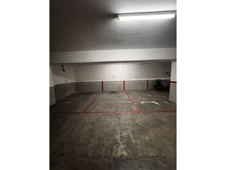 Location Parking voiture  Calle sant cristòfol. Plaza de aparcamiento en alquiler  zona ctra. de vic  c. sant cr
