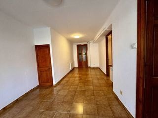 Rent Flat  Calle pont. Piso de alquiler en finca rehabilitada  72 m
