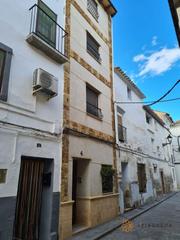 Casa a Calle agustina tella 4. Casa 5 dormitorios garaje trastero patio y terraza