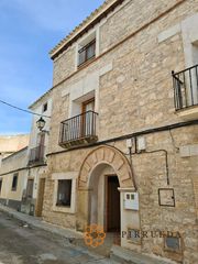Casa  Calle mayor 23. Casa señorial 4 dormitorios jardín garaje
