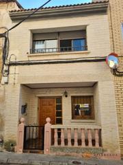 Casa in Calle calvario 48. Casa 4 dormitorios 2 baños garaje grande obra semi nueva
