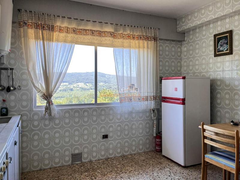 Foto 34337e00-9126-4193-919d-e1240fc416e2. Casa con parcheggio in Sedes - Pedroso - Doso Narón