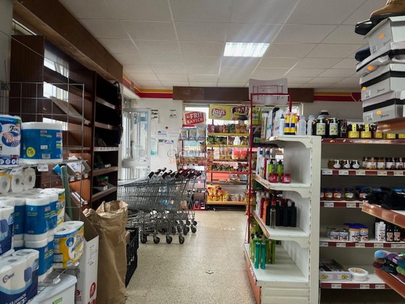 Foto 397812d9-a2dd-4af5-a8a8-81a3c2ede592. Traspàs local comercial a Moeche