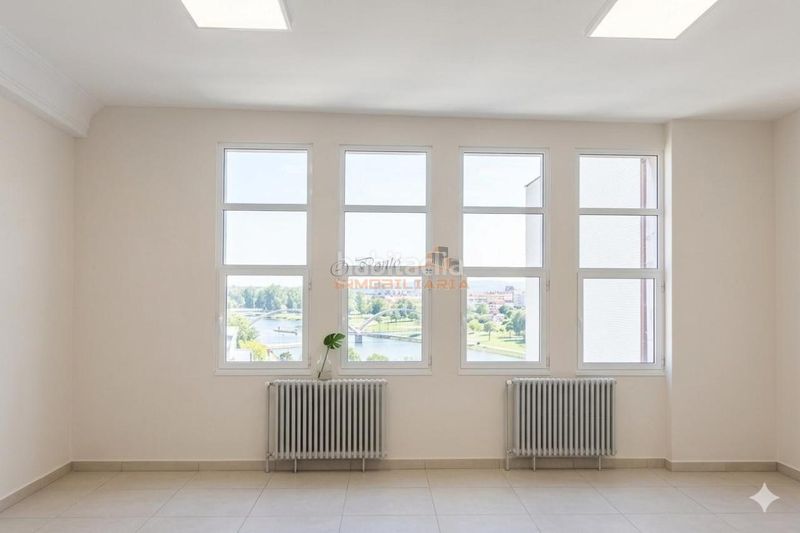 Foto c99fbeee-7989-40b7-a969-8b73e6dea96f. Edificio en Neda