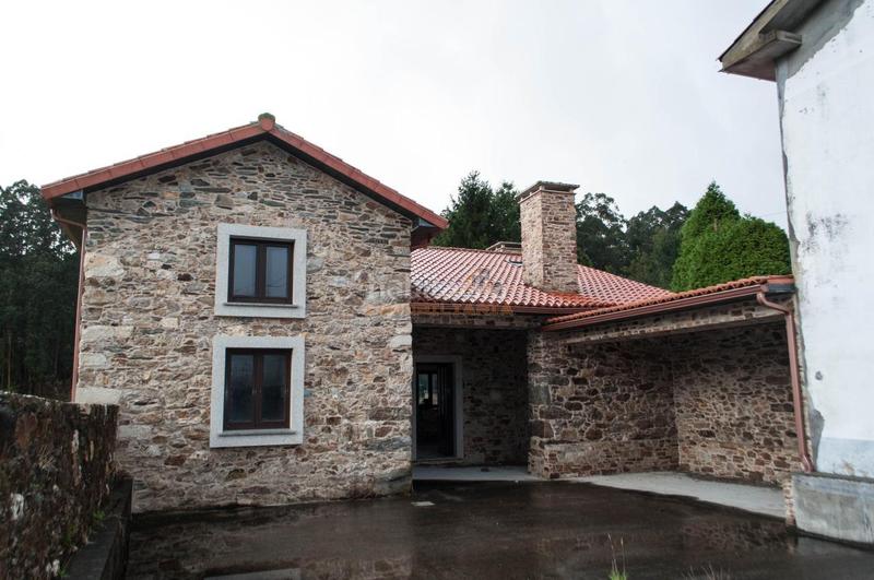 Foto 97c3176f-53e8-4447-bfc0-ab3d619d718a. House with parking in Sedes - Pedroso - Doso Narón