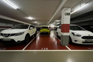 Parking voiture dans Casagemes. Plaza de aparcamiento ubicada en plaza de carme guasch