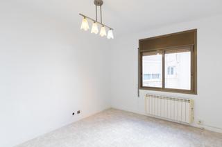 Appartement à Fondo. Piso para entrar a vivir ubicado a 2 del metro l1 y de la rambla