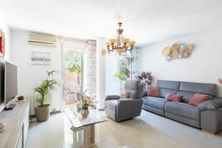 Appartement  Pirineus. Piso totalmente exterior con dos balcones ubicado en la morera