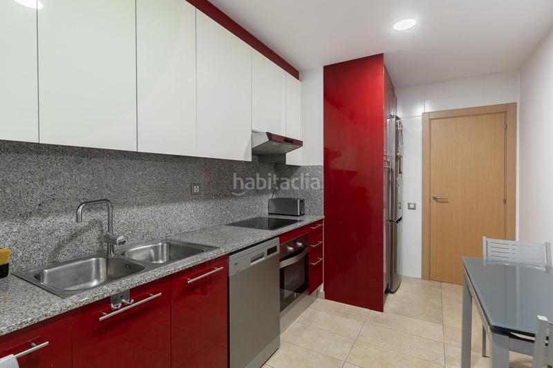 Foto 45bd668c-1625-44fb-940c-dca8b8e0b492. Piso obra seminueva con amplio patio ubicada a 2 del metro l2 en Badalona