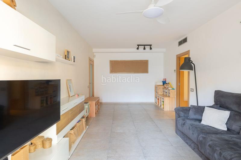 Foto f3df4b20-9c4a-414a-81d7-25d5aeb8c908. Piso obra seminueva con amplio patio ubicada a 2 del metro l2 en Badalona