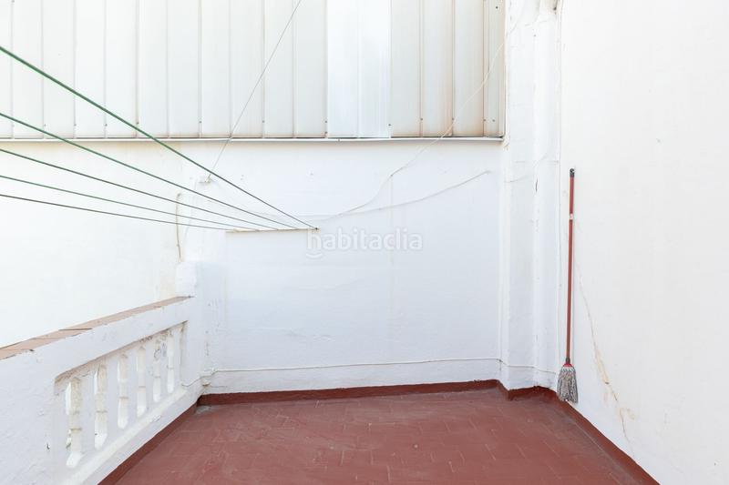 Foto 144a20db-400e-4fb6-9c05-c567bcd16d9d. Casa  totalmente exterior ubicada en segunda línea de mar en Badalona