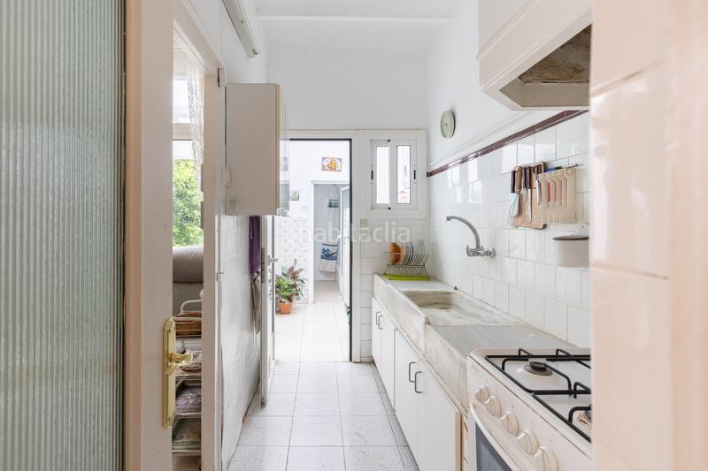 Foto 5cbf4c66-8dac-4280-93ff-6f3e8a515524. Casa  totalmente exterior ubicada en segunda línea de mar en Badalona