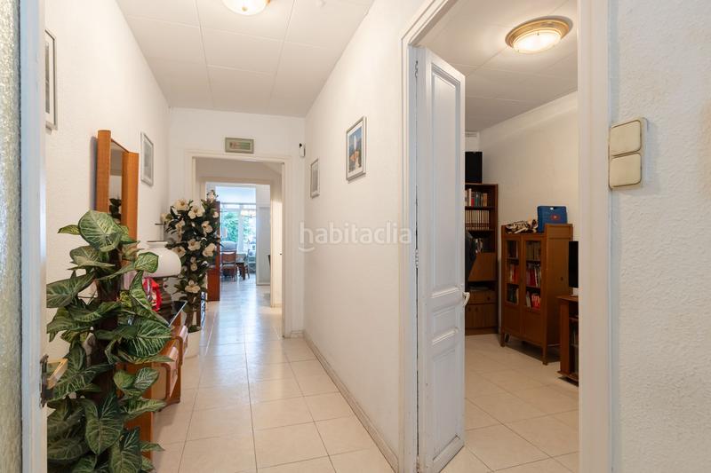 Foto 8280ee2d-0eee-4ffa-afc9-a5c87d86258c. Casa  totalmente exterior ubicada en segunda línea de mar en Badalona