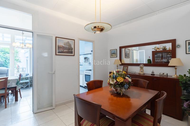 Foto afd9a0d0-ddfc-46ce-a7bb-1c4d6adbb29c. Casa  totalmente exterior ubicada en segunda línea de mar en Badalona