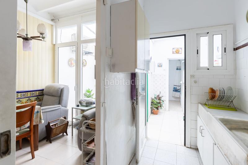 Foto b4c75949-7f6e-4e1d-b6c2-ab2a84ba7319. Casa  totalmente exterior ubicada en segunda línea de mar en Badalona