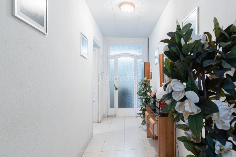 Foto bdce8049-0de9-47da-92a0-ef0c4197e8c7. Casa  totalmente exterior ubicada en segunda línea de mar en Badalona