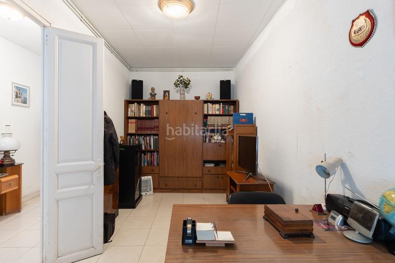 Foto e0367030-5c2c-40cb-ac36-008483f7a421. Casa  totalmente exterior ubicada en segunda línea de mar en Badalona