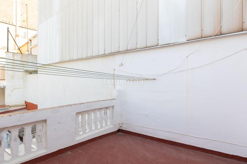 Foto eff2a3c2-c36b-41e7-9a83-3b100deb1d0a. Casa  totalmente exterior ubicada en segunda línea de mar en Badalona