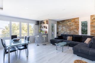 Piso  Eduard marquina. Piso totalmente reformado con ascensor y patio ubicado a 2 de la