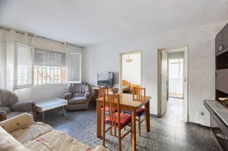 Pis  Tiana. Piso totalmente exterior ubicado en pomar, a 15 caminando de la