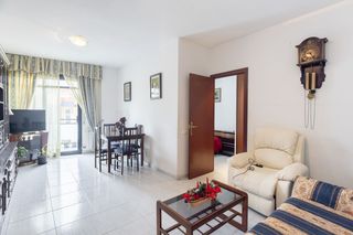 Penthouse in Fondo. Ático exterior en finca joven ubicado a 1 de la rambla san sebas