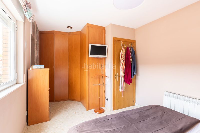 Foto 00619d31-7dd3-42b0-adc2-56364e341694. Casa amb calefacció a Bufalà Badalona
