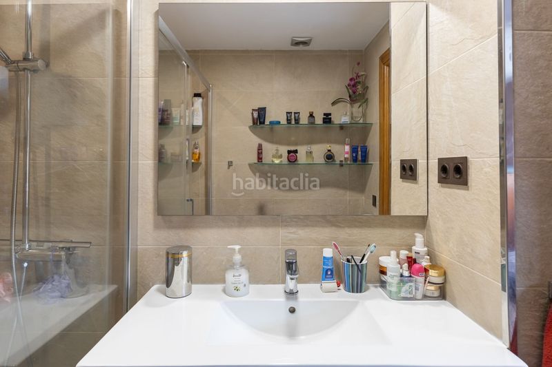 Foto 04afeb68-fd49-4758-8092-e144c4c5d3f6. Casa amb calefacció a Bufalà Badalona