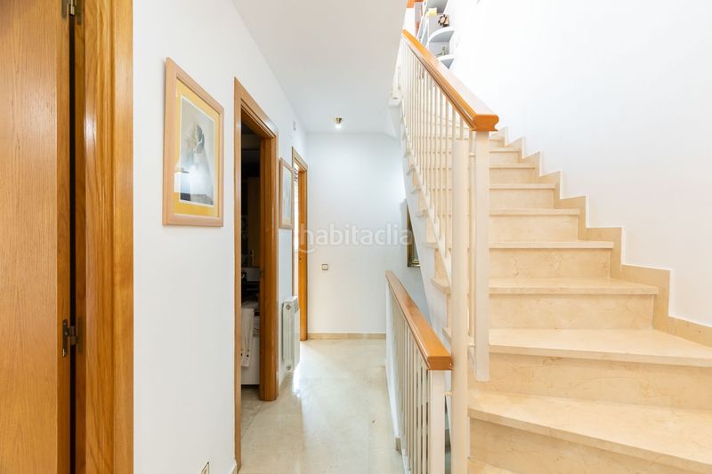 Foto 053935fb-7119-4695-a0f1-5a98cd6e92d3. Casa amb calefacció a Bufalà Badalona
