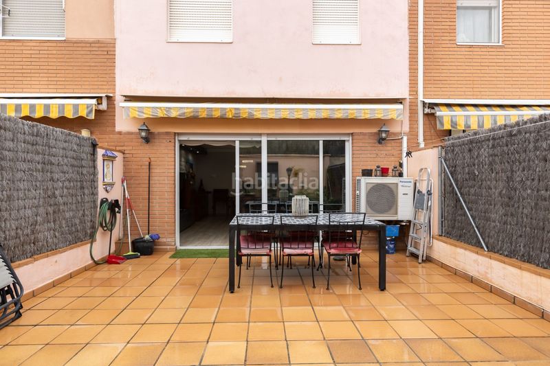 Foto 0b398a68-ab88-4a00-b383-1b1fcfe3126d. Casa amb calefacció a Bufalà Badalona