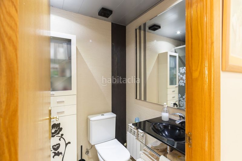 Foto 1b0230eb-c5e8-4584-bbb1-63e32be582c7. Casa amb calefacció a Bufalà Badalona