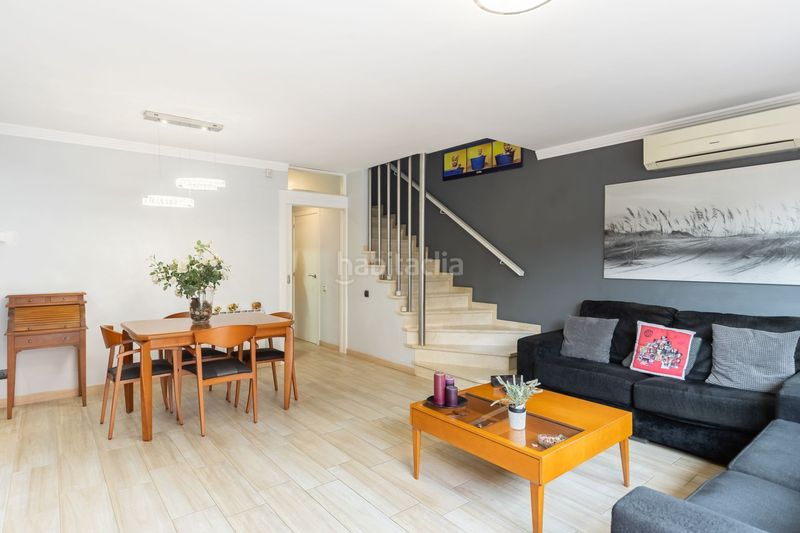 Foto d0a63e66-8a1c-41c5-a3a1-c76e1a5df0fa. Casa amb calefacció a Bufalà Badalona