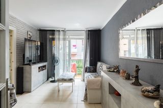 Appartement  Fermí borràs. Vivienda semiexterior ubicada a 10 del ayuntamiento de san adriá