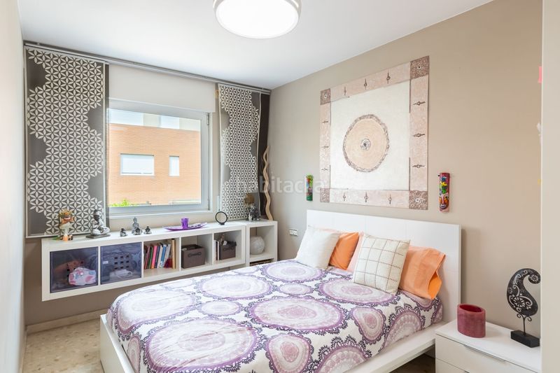 Foto 425e6813-8617-4e96-948a-8e600a54f009. Casa amb calefacció a Bufalà Badalona