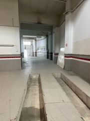 Lloguer Local Comercial  Carrer pica d'estats. Local comercial/taller en alquiler