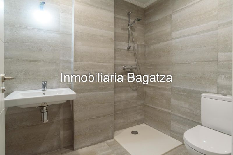 Foto e61a0a7c-85ed-4dda-b309-86e0b7c41489. Pis amb calefacció aparcament a Bagatza - S. Vicente Barakaldo