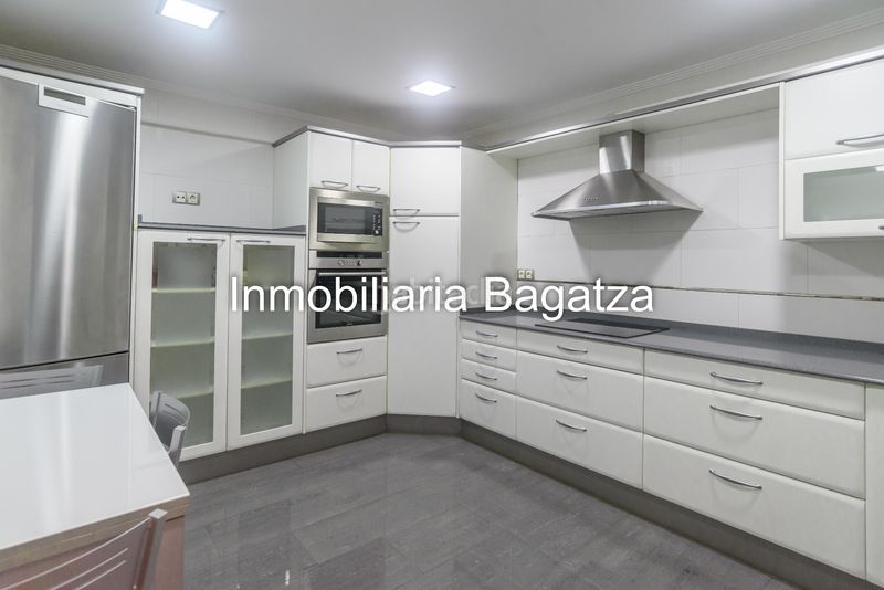 Foto c0140240-ba67-4a2e-b3cb-f227d7c90175. Piso en Bagatza - S. Vicente Barakaldo