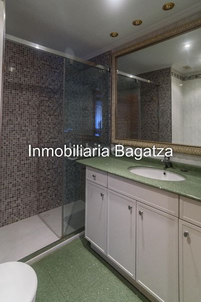 Foto d6bf12fa-bdee-41a2-89f3-2c1b4078f151. Piso en Bagatza - S. Vicente Barakaldo