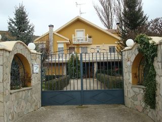 Xalet  Ur parque de monzon. Chalet  monz�n de campos