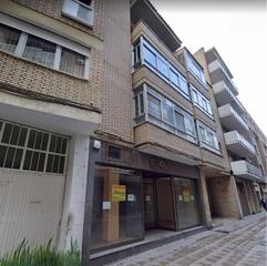 Location Local commercial  C valentin calderon. Local  palencia centro