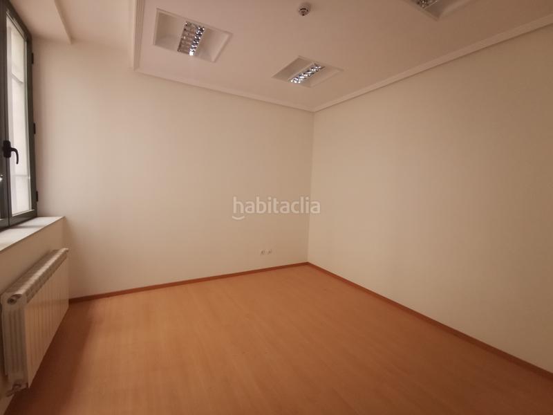 Foto ef3b3e20-b19f-43a4-a566-0ff6b06a026c. Miete büro in Centro Palencia