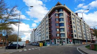 Lloguer Aparcament cotxe a Campo de la Juventud. Garaje  palencia av. san telmo