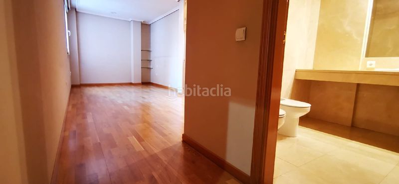 Foto 6b3e3f52-d3f2-4d5c-87d2-9bc5e21053fc. Pis amb calefacció aparcament a Centro Palencia