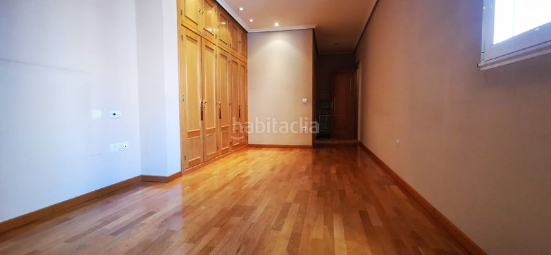 Foto da2cbe2d-b942-4760-b787-053a66dd68f9. Pis amb calefacció aparcament a Centro Palencia