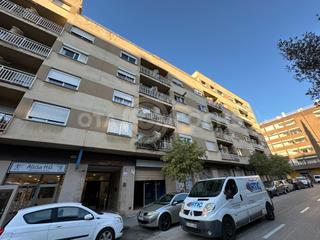 Local commercial  Xavier gambus. Se vende local de 80 metros en reus