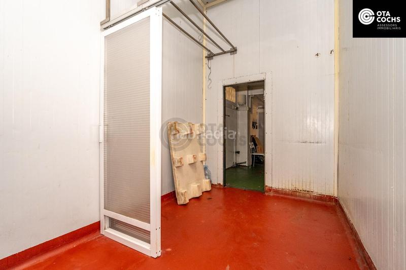 Foto 11935232-9edd-4669-a698-13a0a5e891fd. Local comercial se vende local comercial en calle catalunya en Reus