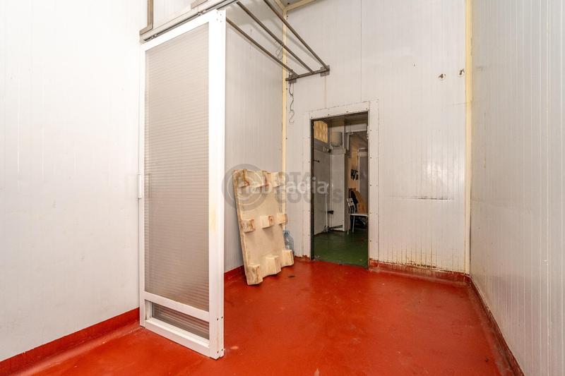 Foto 1ef2b723-7892-4eb6-82c4-2d5cb470fe6d. Local comercial se vende local comercial en calle catalunya en Reus