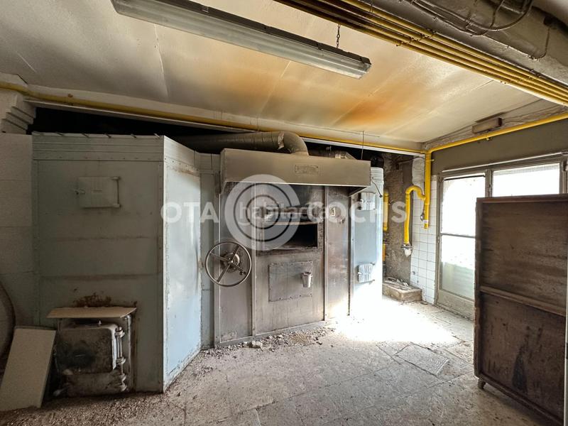 Foto ae79f3dd-81cc-4609-a738-1831ed6da0fe. Alquiler local comercial local en alquiler en plaza del victor en Reus