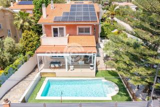 House  Carrer carrer del pallars. Exclusiva residencia en venta en urbanización el pinar