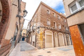 Flat  Carrer de les barreres. Piso de 5 habitaciones y  2 baos , reformado y amueblado en ple