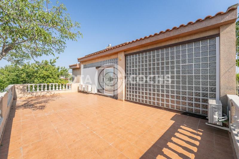 Foto 3279ff4a-5a92-4bfe-a627-5fff3d053a22. Xalet amb aparcament a Llevant Reus